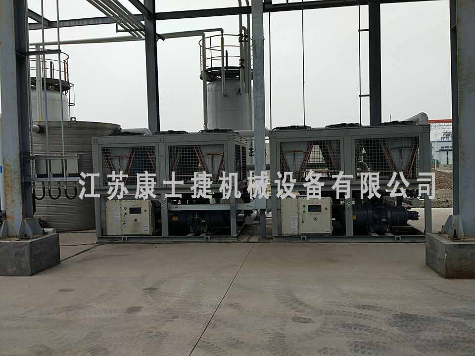電子廠用帶熱回收用防爆螺桿式冷水機使用現場照片