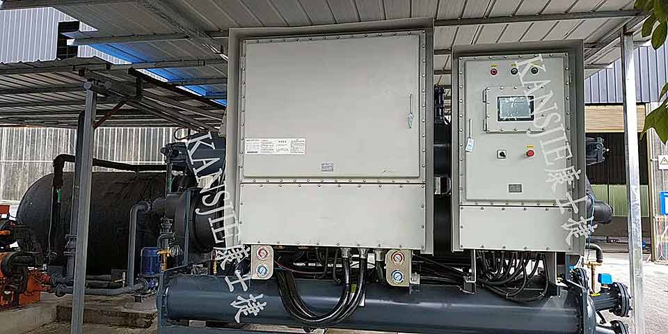 制藥廠用低溫螺桿防爆冷水機使用現場照片