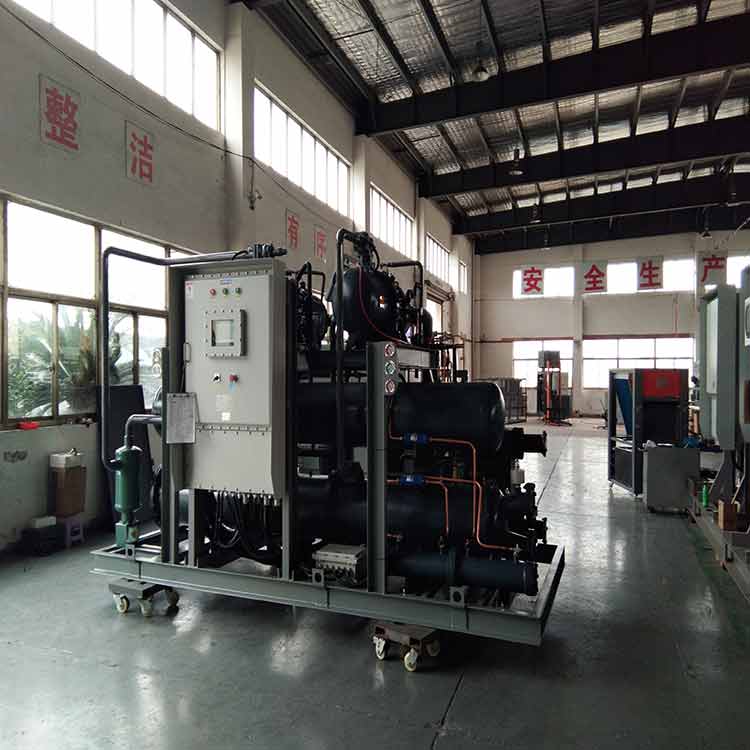 山東水冷螺桿式復(fù)疊式冷水機(jī)組 冷凍機(jī)