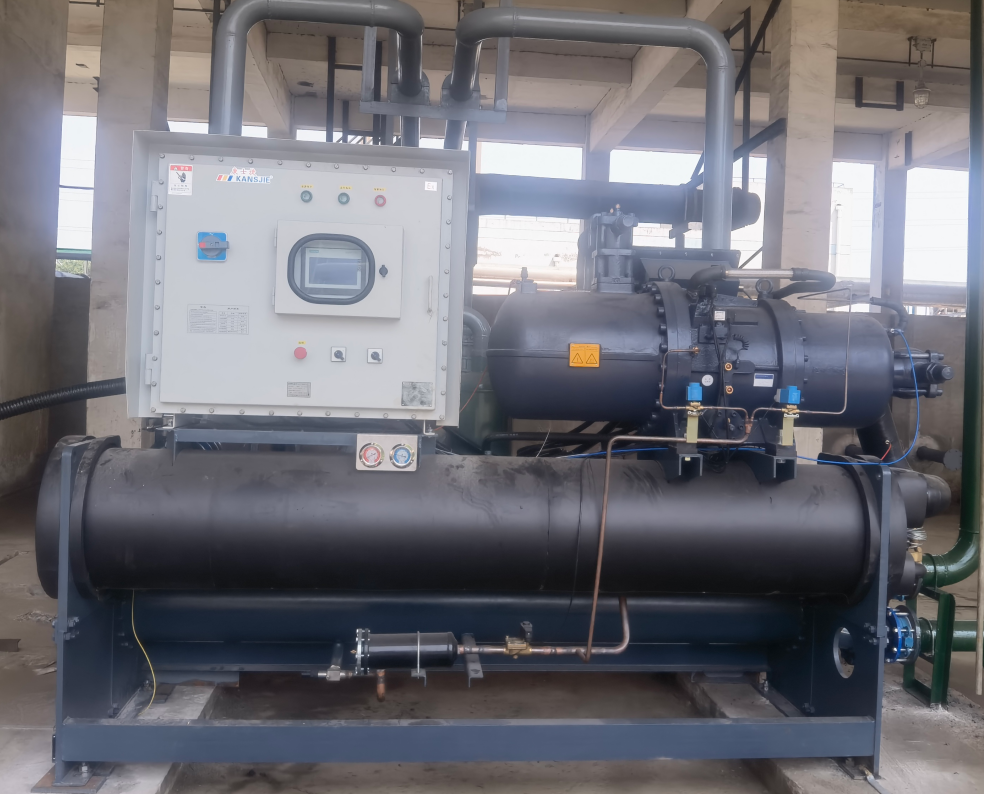 新材料 制藥反應釜用水冷式防爆螺桿冷水機組安裝現場