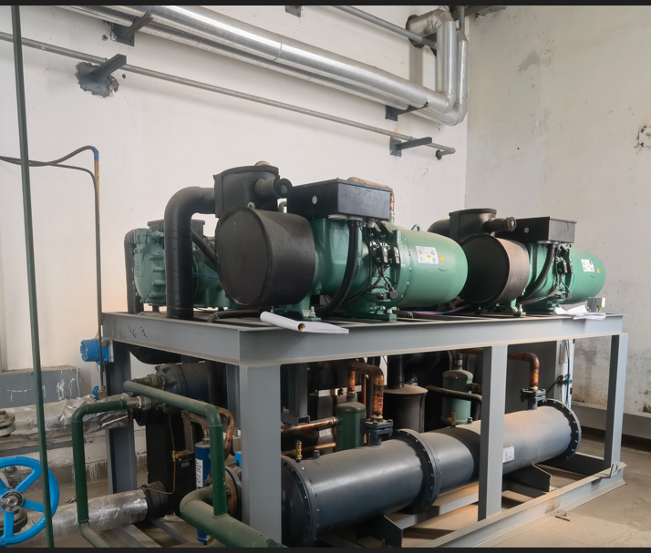 -120℃三級復疊冷凍機組安裝現場